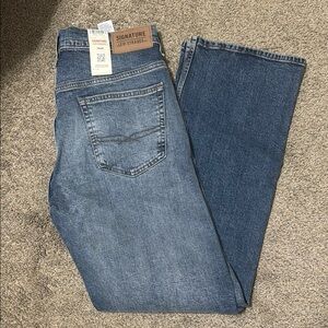 NWT Signature Levi Strauss loose fit jeans size 32x34